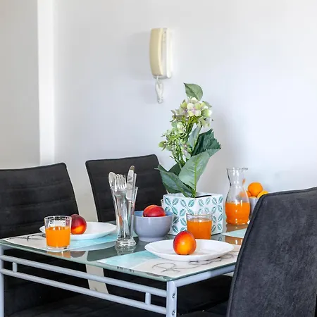 Airbnsea Centre Side Sea View * 라르나카