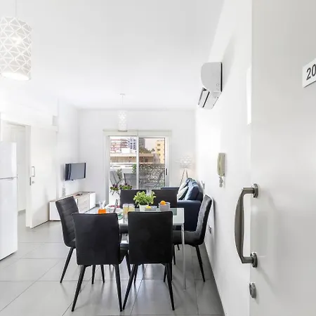 Airbnsea Centre Side Sea View 아파트 라르나카