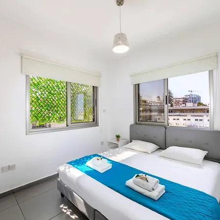 Airbnsea Centre Side Sea View 라르나카