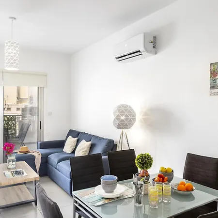 Airbnsea Centre Side Sea View * 라르나카