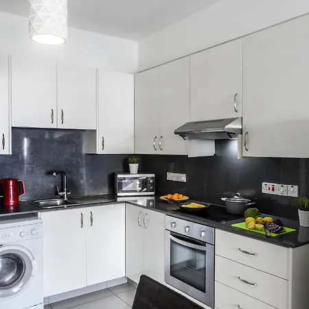 Airbnsea Centre Side Sea View * 라르나카