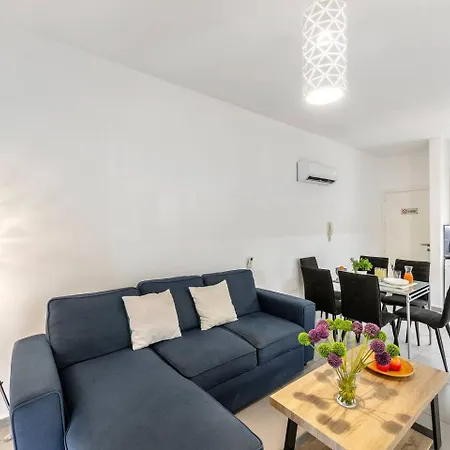 아파트 Airbnsea Centre Side Sea View 라르나카