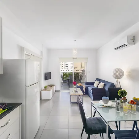 Airbnsea Centre Side Sea View * 라르나카
