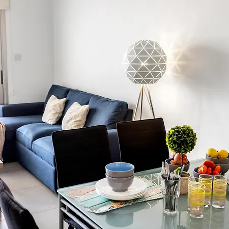 Airbnsea Centre Side Sea View * 라르나카