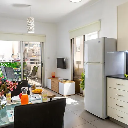아파트 Airbnsea Centre Side Sea View 라르나카