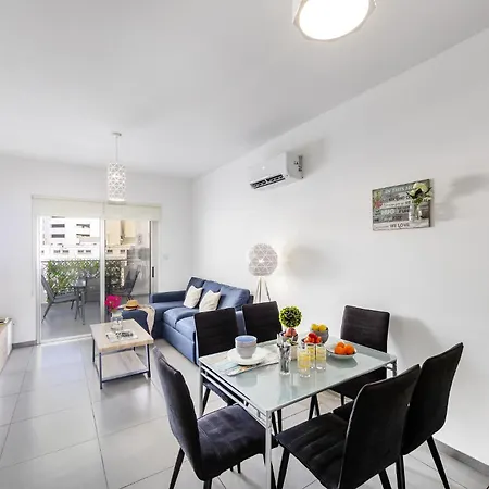 Airbnsea Centre Side Sea View 라르나카