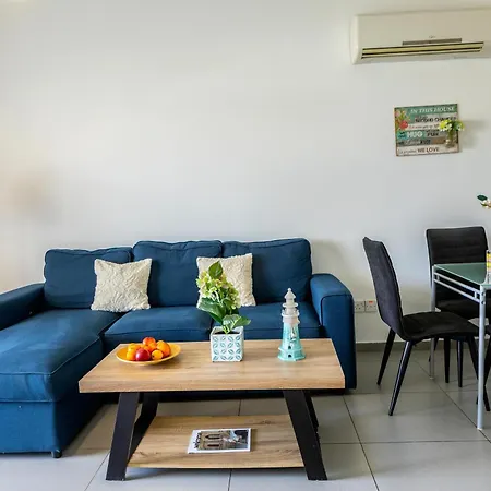 Airbnsea Centre Side Sea View * 라르나카