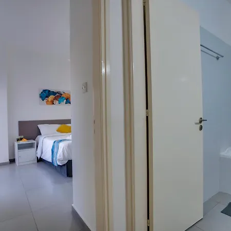 Airbnsea Centre Side Sea View 아파트 라르나카