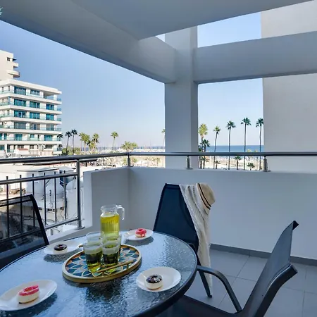 Airbnsea Centre Side Sea View 아파트 라르나카
