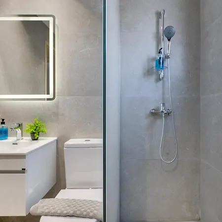 Airbnsea Centre Side Sea View Larnaca