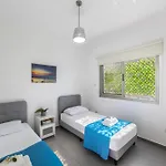 Airbnsea Centre Side Sea View Larnaca
