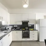 Airbnsea Centre Side Sea View * ラルナカ