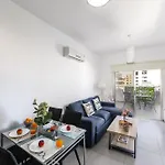 Airbnsea Centre Side Sea View Apartment Larnaca