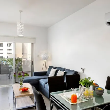 Airbnsea Centre Side Sea View * Larnaca