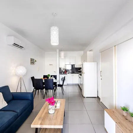 Airbnsea Centre Side Sea View Appartamento Larnaca