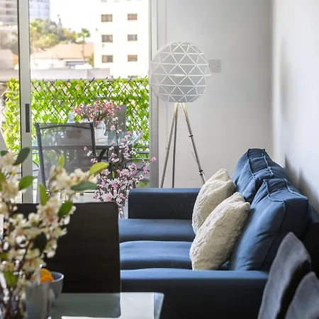 Airbnsea Centre Side Sea View Apartmán