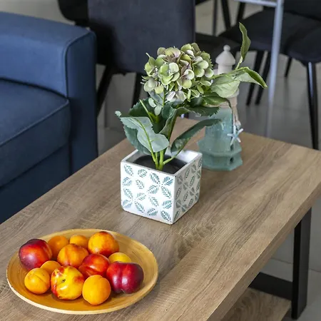 Airbnsea Centre Side Sea View Apartment Larnaca