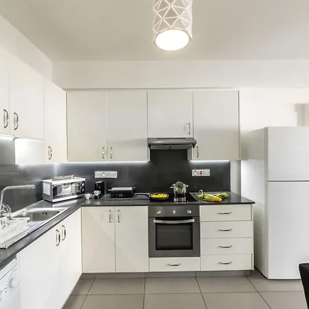 Airbnsea Centre Side Sea View * Larnaca