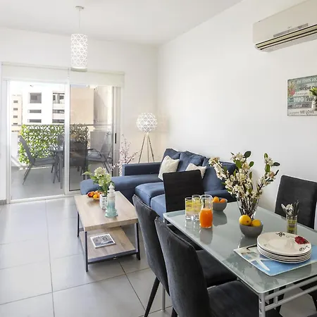 Airbnsea Centre Side Sea View * Larnaca
