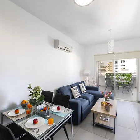 Airbnsea Centre Side Sea View Apartment Larnaca
