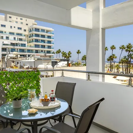 Airbnsea Centre Side Sea View アパート ラルナカ