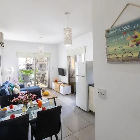 Airbnsea Centre Side Sea View Apartment Larnaca
