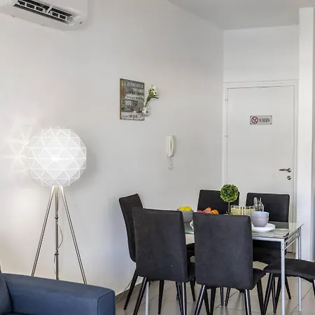 Airbnsea Centre Side Sea View Apartment