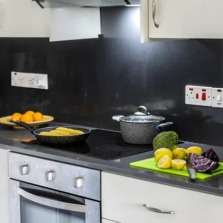 Airbnsea Centre Side Sea View ラルナカ