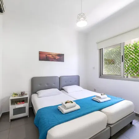 Airbnsea Centre Side Sea View Apartment Larnaca