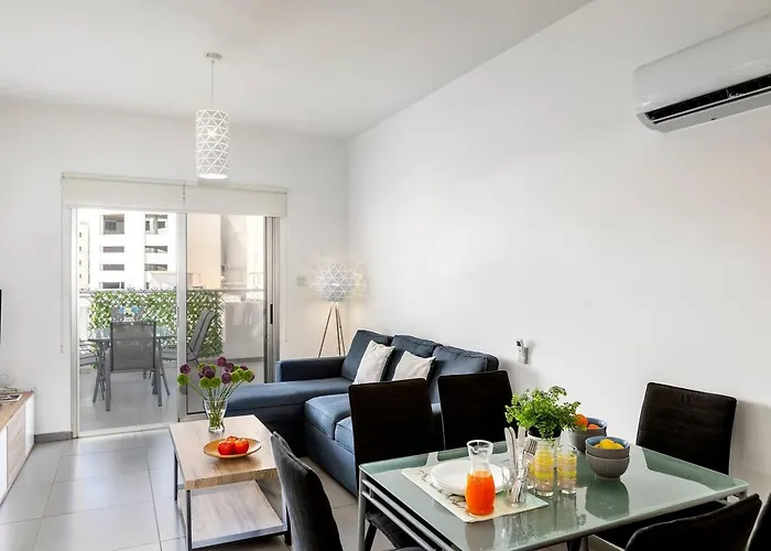 Airbnsea Centre Side Sea View * Larnaca