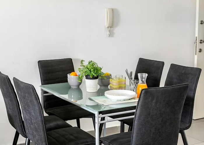 Airbnsea Centre Side Sea View * Larnaca