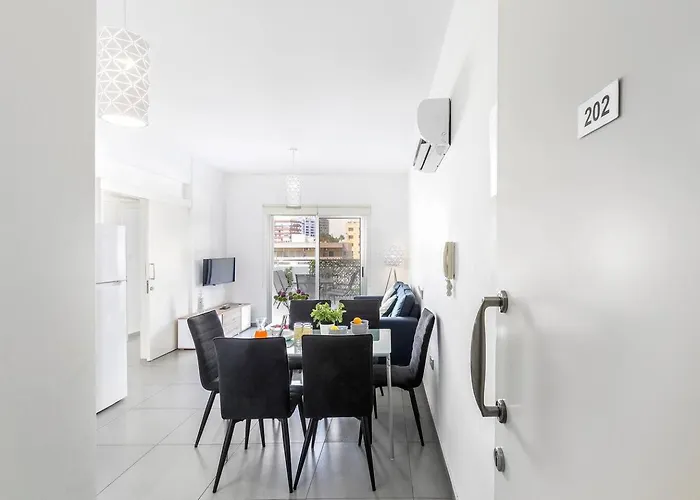 Airbnsea Centre Side Sea View Lägenhet Larnaca