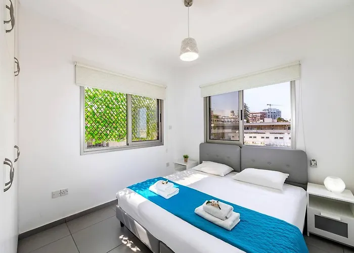 Airbnsea Centre Side Sea View Larnaca