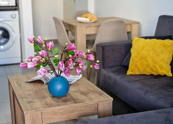 Airbnsea Centre Side Sea View Apartmán