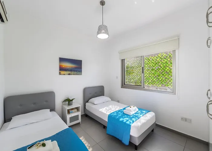 Airbnsea Centre Side Sea View Larnaka