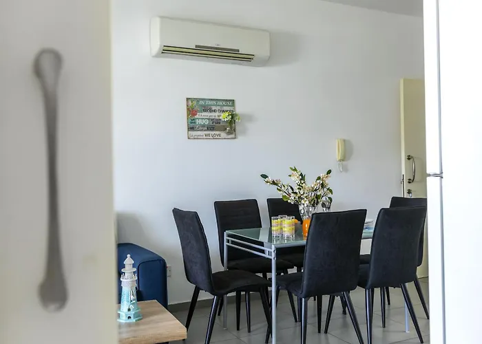 Airbnsea Centre Side Sea View * Larnaca