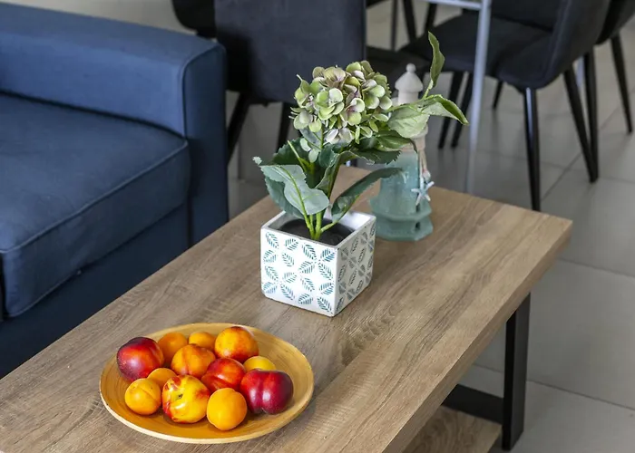 Airbnsea Centre Side Sea View Apartmán Larnaca