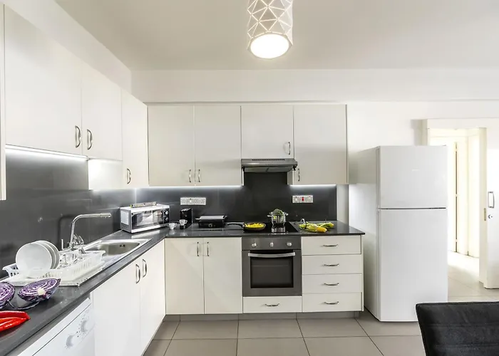 Airbnsea Centre Side Sea View * Larnaka