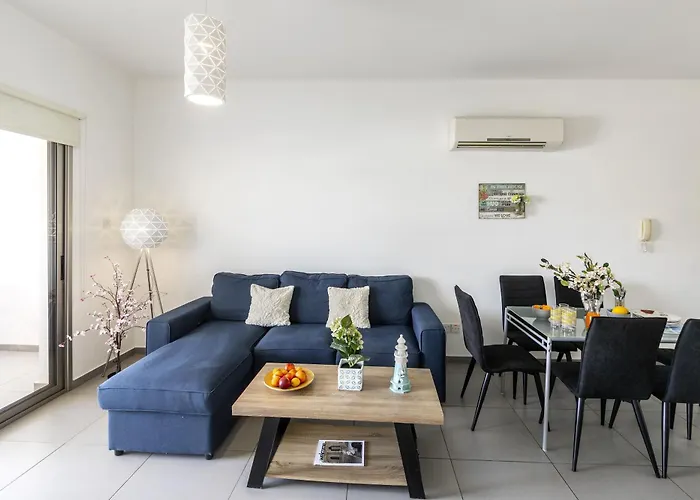 Airbnsea Centre Side Sea View