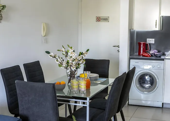 Airbnsea Centre Side Sea View Larnaca