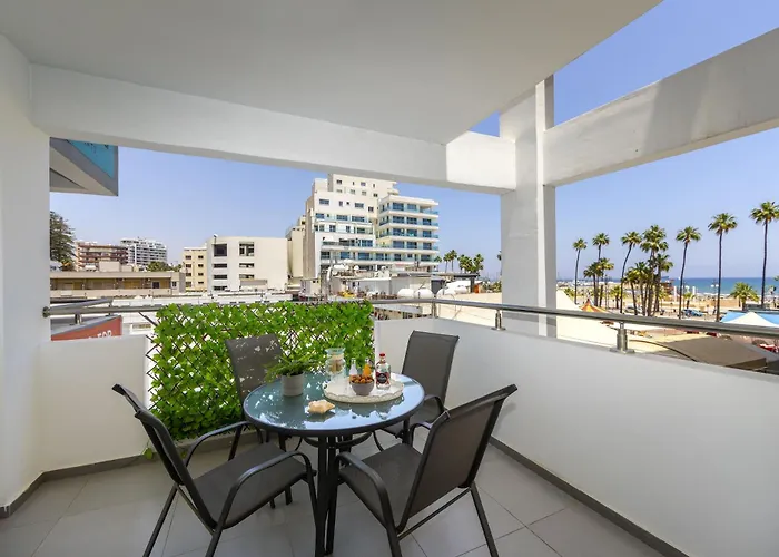 Airbnsea Centre Side Sea View Apartmán *