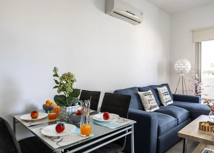 Airbnsea Centre Side Sea View Larnaka