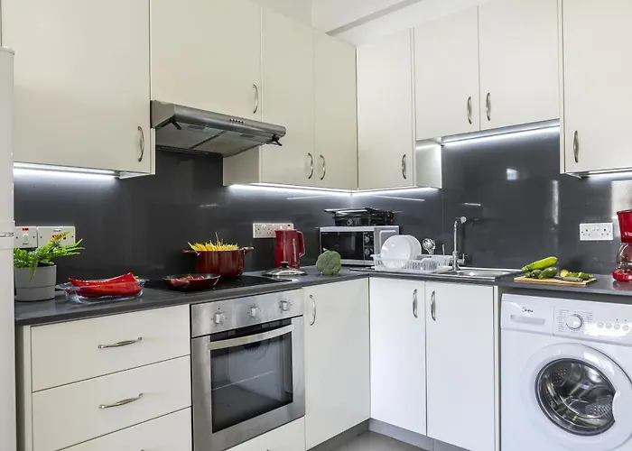 Airbnsea Centre Side Sea View * Larnaca