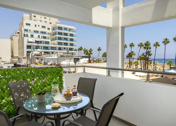 Airbnsea Centre Side Sea View Apartment Larnaka