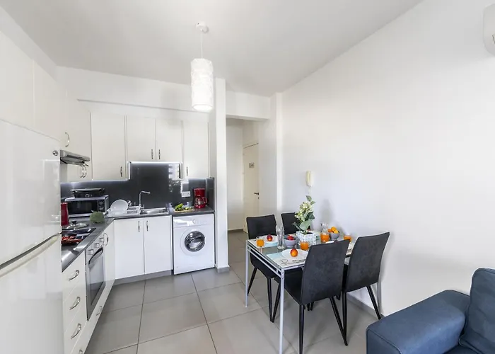 Airbnsea Centre Side Sea View * Larnaka