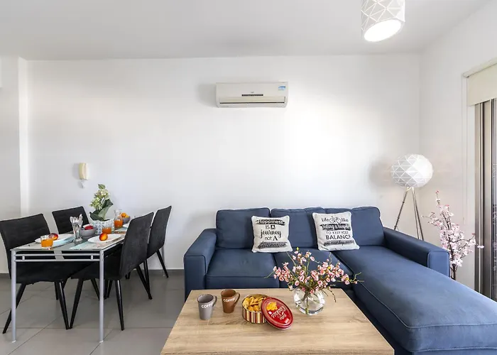 Airbnsea Centre Side Sea View Apartment