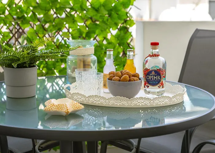 Airbnsea Centre Side Sea View Apartmán *