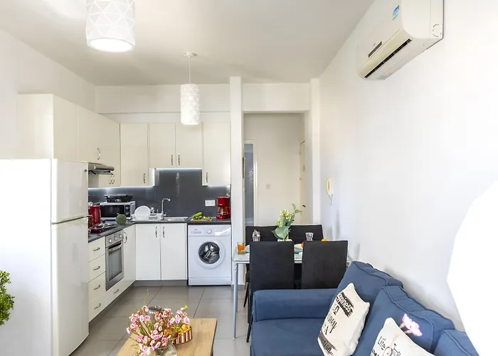 Airbnsea Centre Side Sea View Apartmán Larnaca