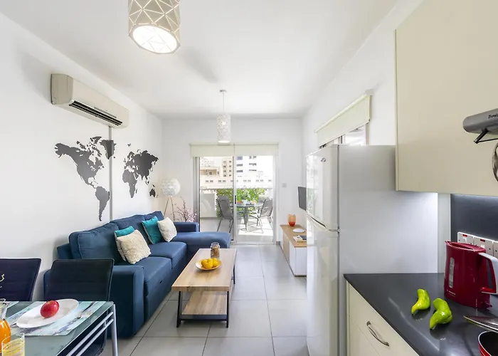 Airbnsea Centre Side Sea View * Larnaka