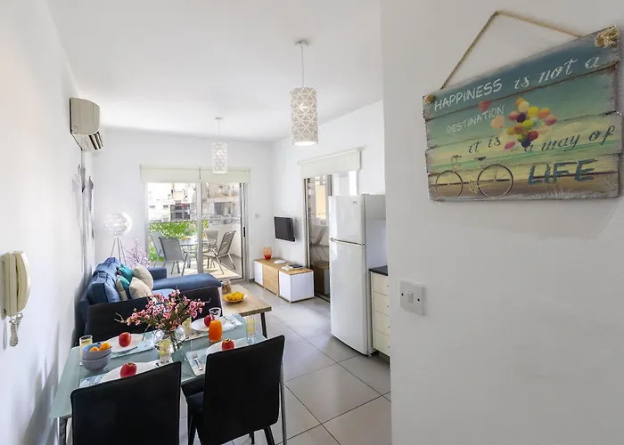 Airbnsea Centre Side Sea View Lägenhet Larnaca